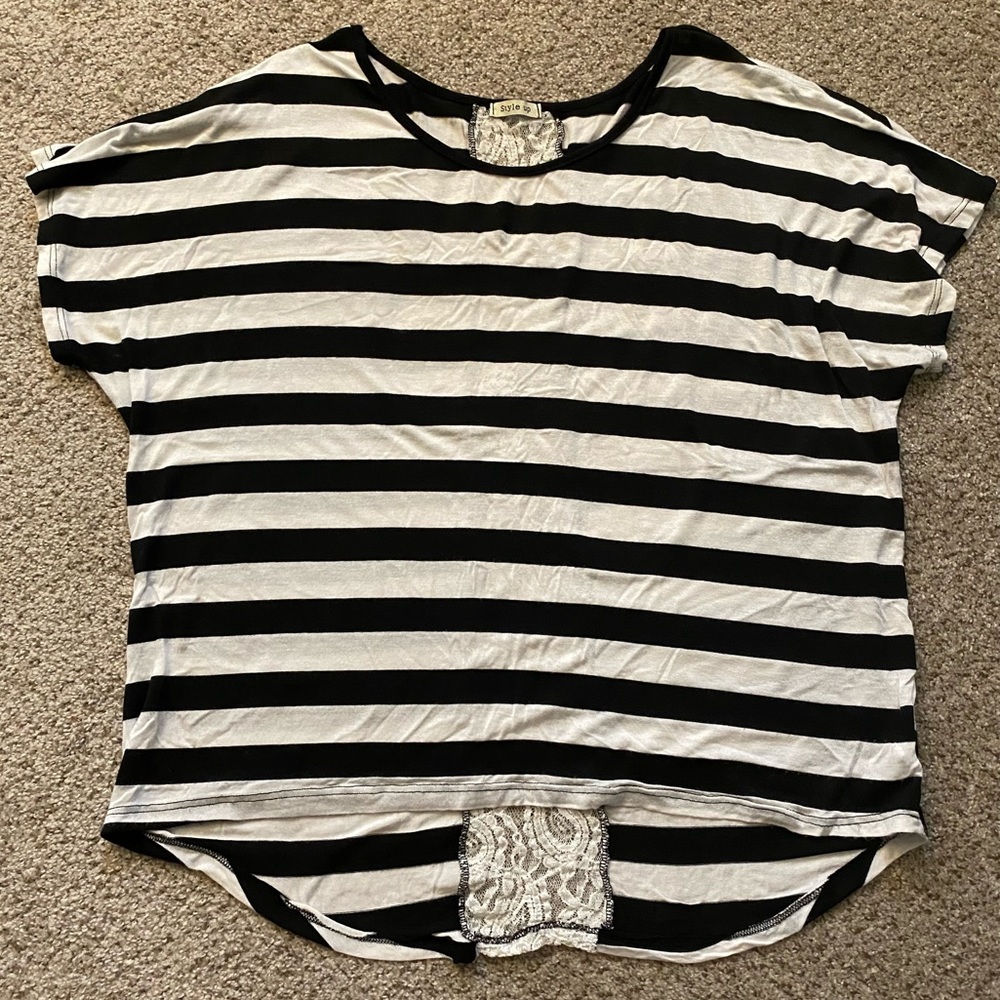 Women’s Black and White Stripe Lace Shirt Plus Size 2x Gently Used 🖤🤍